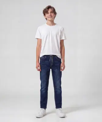Dunkle Jeans