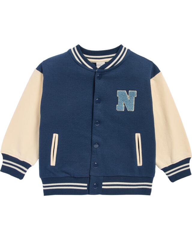 جاكيت جامعي بشارة للأولاد، أزرق (KiK Collegejacke mit Aufnäher (blau)) — KiK, منتج ألماني أصلي في المغرب