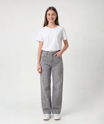Jeans mit Stern-Applikationen