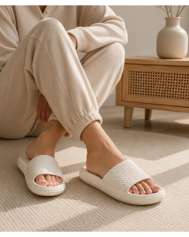Claquettes effet corde femme, beige (KiK Badelatschen in Kordeloptik (Beige)) — KiK, produit allemand authentique au Maroc