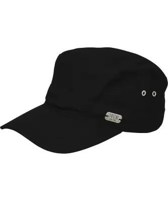 Kappe mit Metall-Accessoires