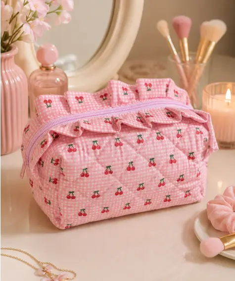 Kosmetiktasche mit Rüschen