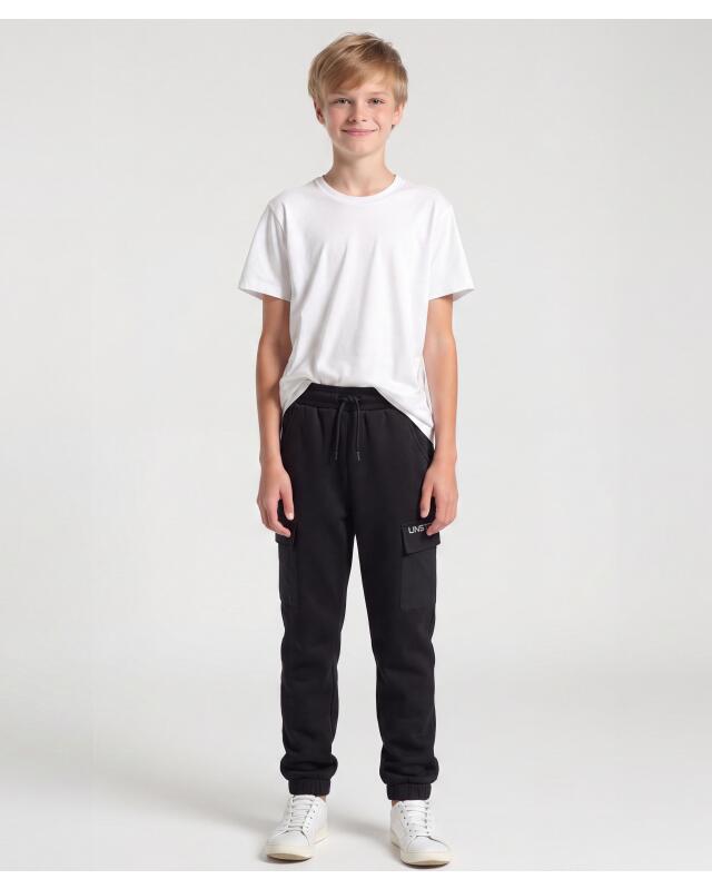 Sports cargo trousers with brushed lining for boys, black (KiK Sport-Cargohose innen angeraut (schwarz)) — KiK, authentic German product in Morocco