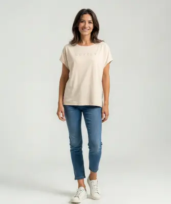 Shirt mit Schriftzug aus Steinchen