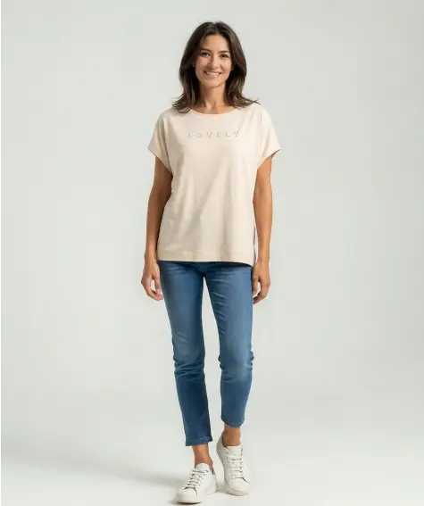 Košile s kamenným nápisem