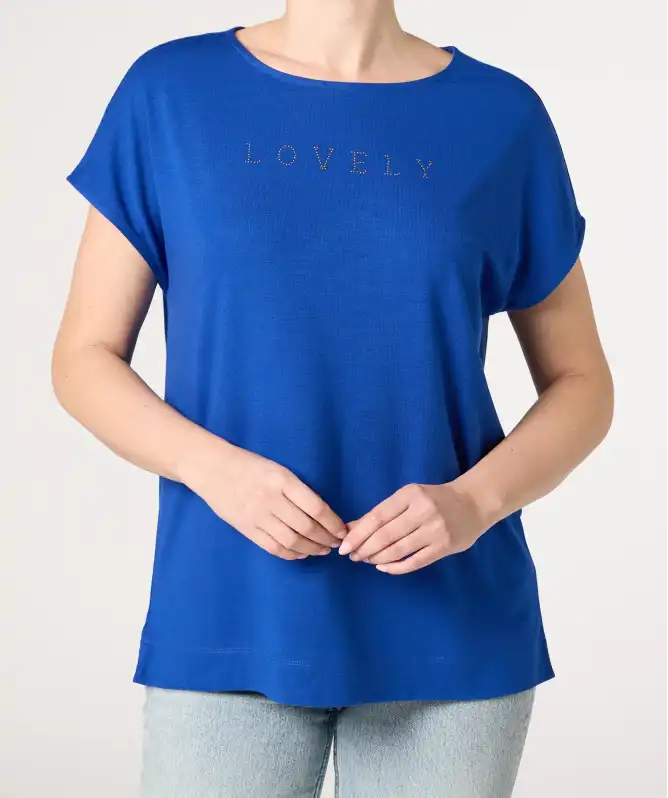 Shirt mit Schriftzug aus Steinchen