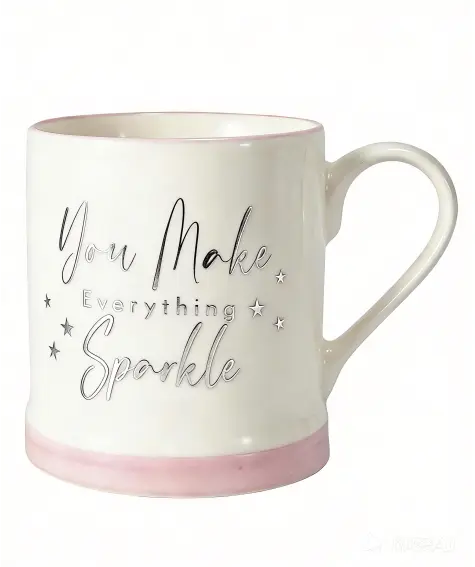 Tasse mit silberner Schrift