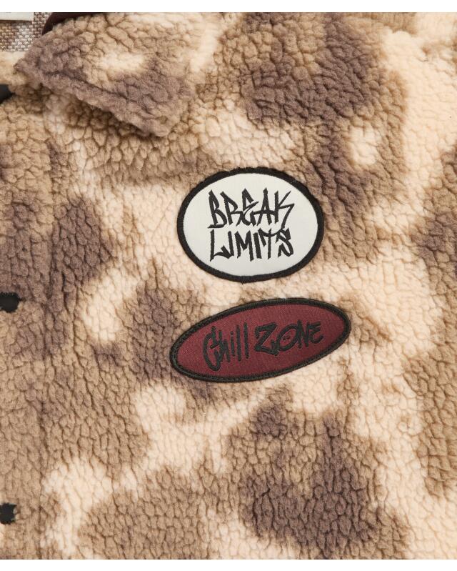 Plush jacket with patches for boys, light brown patterned (KiK Plüschjacke mit Aufnähern (hellbraun gemustert)) — KiK, authentic German product in Morocco