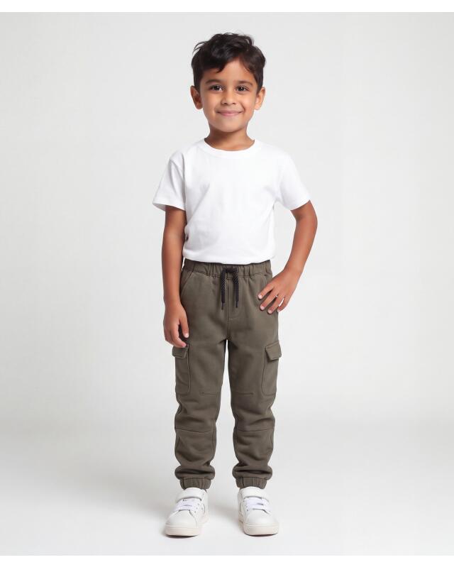 Pantalon cargo garçon, vert foncé (KiK Grüne Cargohose (dunkelgrün)) — KiK, produit allemand authentique au Maroc