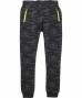 jungen-jogginghose-schwarz-gemustert-k_S1158621_prod_1003_01_EP_871.jpg